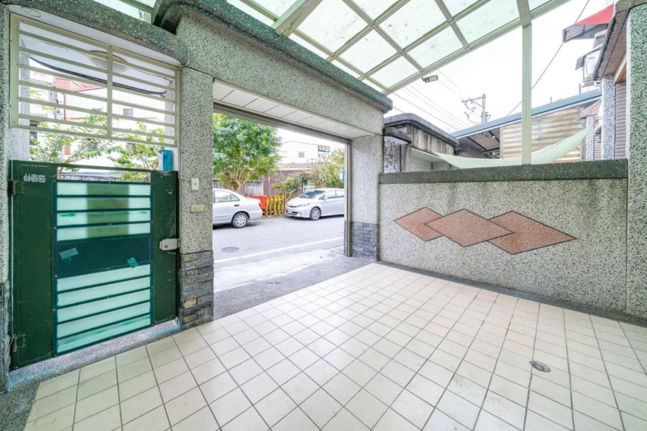 花蓮包棟彩色窩民宿 溜滑梯 烤肉唱歌 電動麻將 近東大門 Hualien stad Exteriör bild